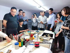 90后女孩返乡创业做麦秸画 月入万元不忘帮扶贫困户